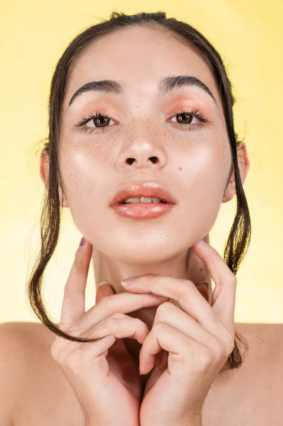 Face Yoga für das perfekte Hutgesicht